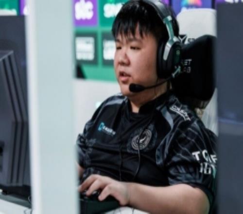 VG官宣:planet眼部手術(shù)休息教練Maps離隊(duì)XinQ和Yao加入隊(duì)伍