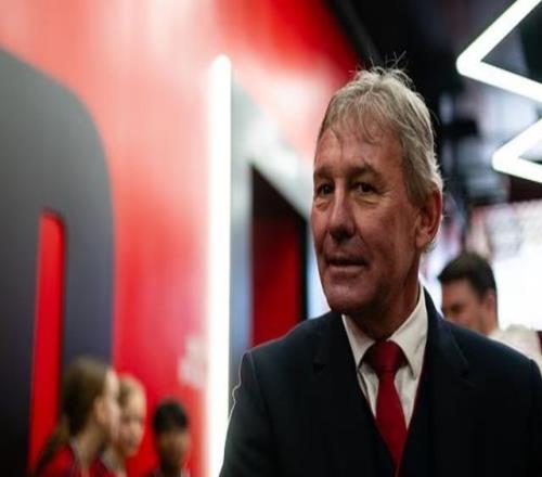 不忍太多球員被騙破產(chǎn)，曼聯(lián)傳奇羅布森現(xiàn)在深耕球員理財科普