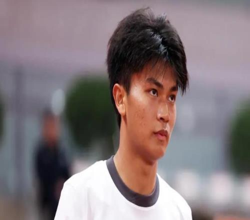 他上賽季剛剛在海港冒頭,如今卻被鄭智挖走,成為青島西海岸王牌