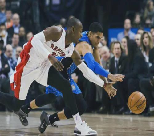 聚集NBA大戰(zhàn)魔術(shù)VS猛龍