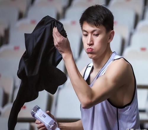 37歲男籃傳奇人物：身家早已過億，打20年拿5冠，是CBA現(xiàn)役常青樹