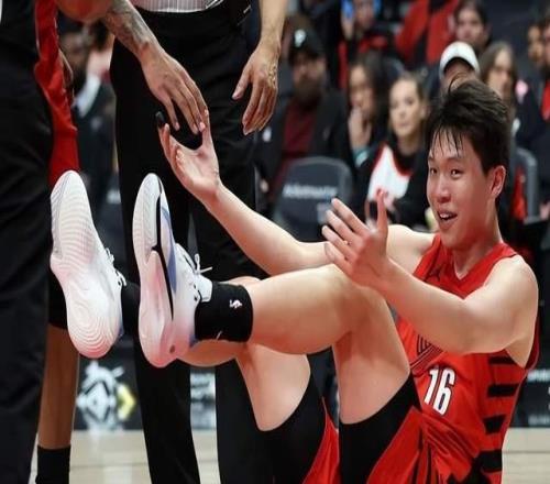 NBA生涯首次技犯！楊瀚森回應(yīng)，態(tài)度誠懇，自言沒吃虧，被罰2000