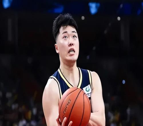 虐四川，廣東3人被指責(zé)！杜鋒糟糕用人，張皓嘉與麥考爾打崩身價(jià)