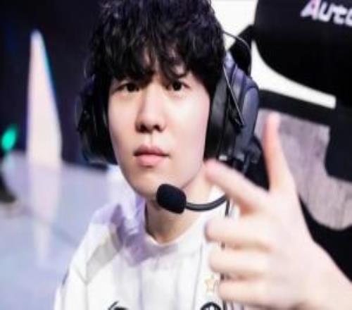 你這腦回路Rookie粉絲：Rookie不打是在保教練iG管理層憤而爆料他分手