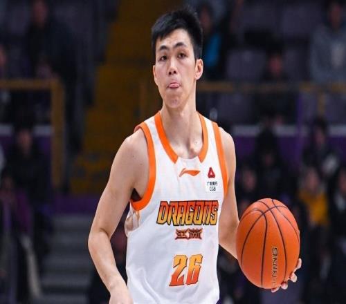 主場17戰(zhàn)全勝！郭士強觀戰(zhàn)廣廈38分大勝江蘇7連勝塔克33+6