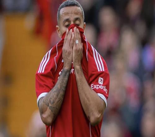 蒂亞戈流淚,紅軍vs多特傳奇賽第20分鐘全場球迷鼓掌紀念若塔