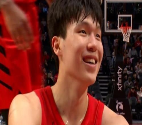 楊瀚森被對(duì)手拉倒卻領(lǐng)生涯首個(gè)技犯罰款2000美金