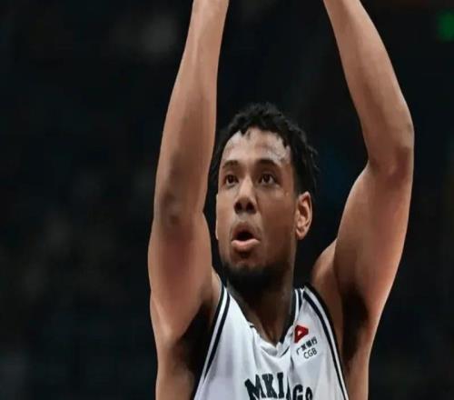 王世龍末節3敗筆操作！上抽象陣容，不堅持用漢茲，又不提前犯規