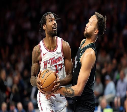 連續(xù)兩場打出了還算正常的表現(xiàn)，火箭鋒線新星終于開始復蘇了