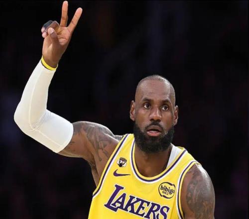 詹姆斯近14戰(zhàn)12勝場均近20分7板7助！賽后：今年更加享受比賽