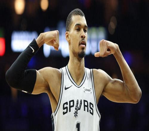 轰41分16板4助3帽,文班成历史首人!率马刺26战25胜剑指DPOY+MVP