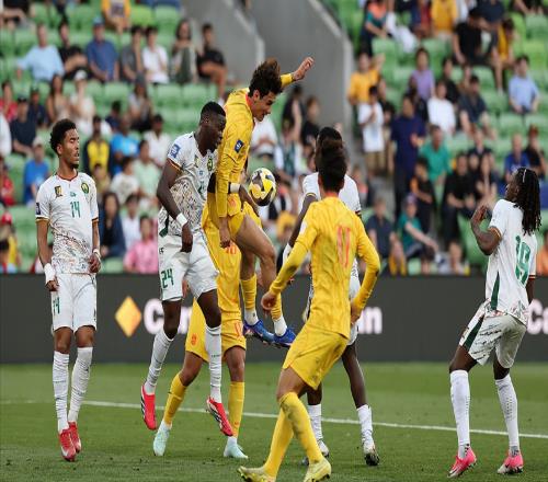 國足沒練成“刺猬”，反倒成了“荷蘭豬”！輸喀麥隆到底輸在哪