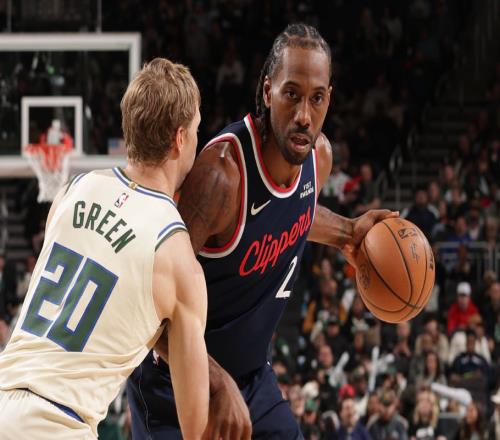 快船5連勝雙殺雄鹿！小卡連續(xù)51場20+分大洛獲致敬迎蓋帽里程碑