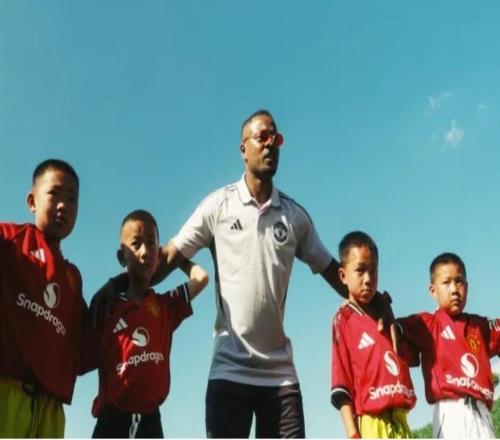 埃弗拉：本賽季進(jìn)步最快的曼聯(lián)球員很難選，我會(huì)選庫(kù)尼亞