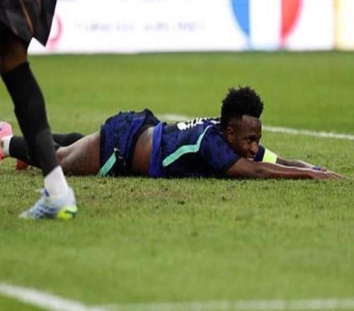 世體:為了證明自己能力,維尼修斯想冒傷病風險出戰克羅地亞