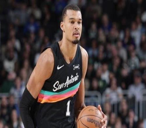 文班亞馬:全隊進步最大之處是學會如何發揮彼此優勢