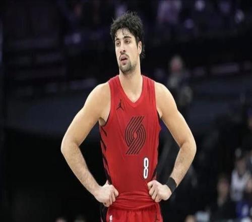 楊瀚森6分4板1帽2失誤3犯規(guī)NBA常規(guī)賽開拓者12388奇才