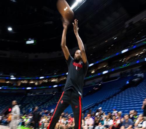 申京36+14+7火箭大勝送鵜鶘5連敗，杜蘭特20+6穆雷19分