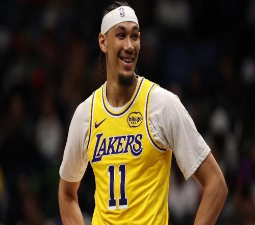 湖人勝奇才采訪！雷迪克談老詹三雙詞窮，解析肯納德+2內(nèi)線使用！