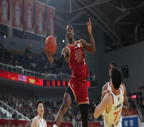 一場96：100讓季后賽格局重新洗牌！遼寧運氣太好，青島坐穩(wěn)前8