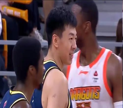 0分0板3犯規(guī)！不止徐昕焦泊喬，CBA狀元郎也被杜鋒用廢了