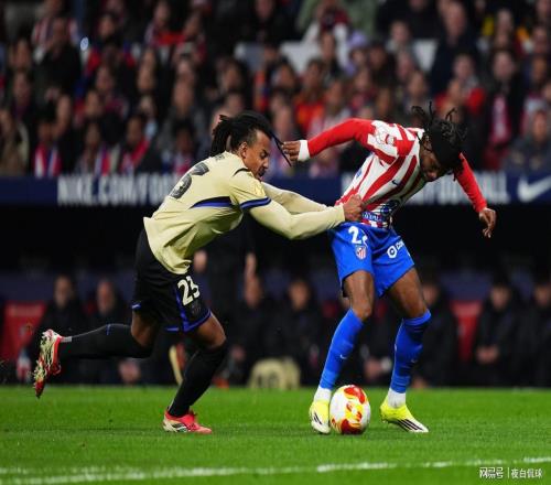 英超三強搶瘋！利物浦、曼城、切爾西同時爭奪巴薩后衛(wèi)