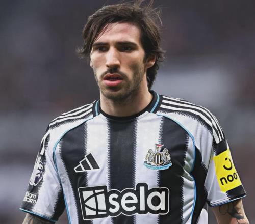 羅馬諾：阿森納、曼聯(lián)爭搶托納利！虛驚一場馬杜埃凱傷勢不嚴(yán)重