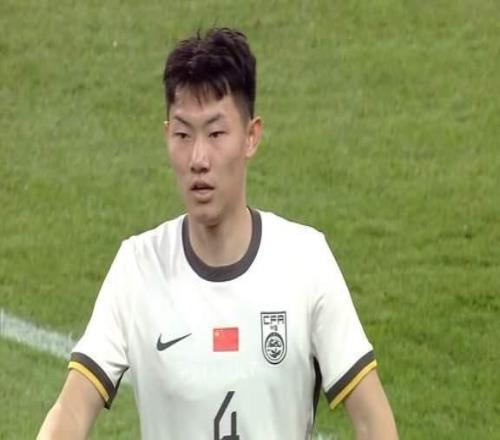 彭嘯保護(hù)性休戰(zhàn)，泰山隊右翼衛(wèi)存疑雙星國字號踢主力留一隊歷練