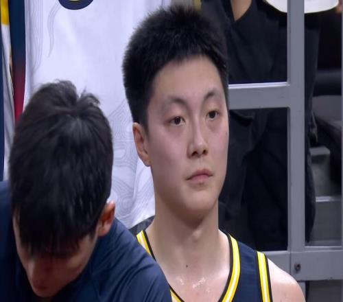 張皓嘉上位+杜潤旺不打！廣東隊(duì)亮出冠軍相，杜鋒暫時(shí)保住帥位！