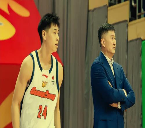 崔永熙張皓嘉0分！胡明軒9分，徐杰12分，龐崢麟2分,廣東領(lǐng)先14分
