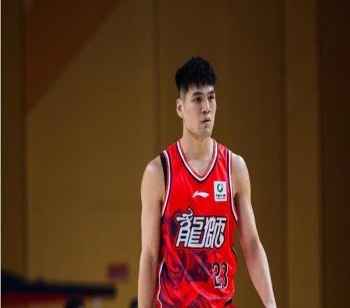 大爭議！陳國豪因“回避條款”無緣戰(zhàn)舊主首次交鋒只打一節(jié)下場