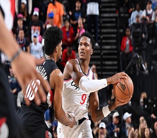 打出了災(zāi)難級(jí)的表現(xiàn)，快船后場(chǎng)新援到了關(guān)鍵場(chǎng)次直接掉鏈子了