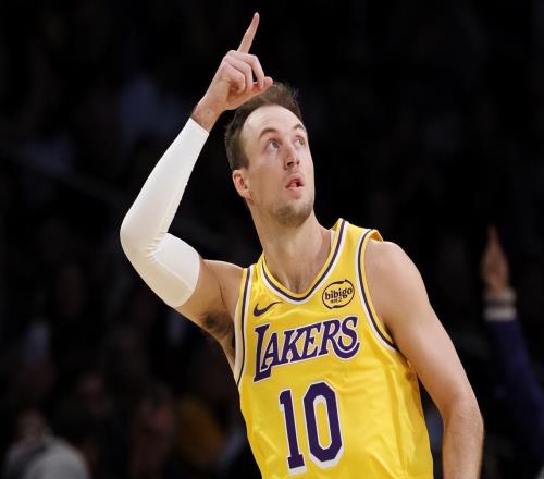 多次打入180俱樂部太難了，NBA歷史只有3人做到，庫里未上榜