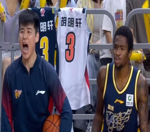 逼杜鋒簽下雙大外援！北京內(nèi)線群慘遭暴打，朱芳雨瞄準(zhǔn)空間型中鋒