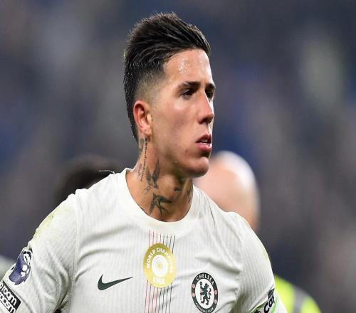 电讯报:切尔西球员对恩佐在球队低迷期间的领导力感到不满