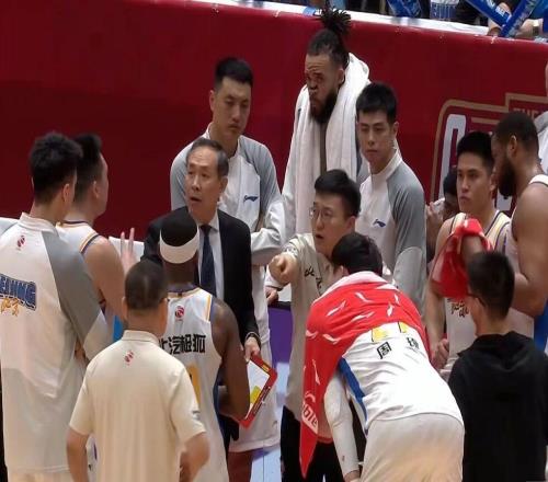 北京男籃15分慘敗，不敵浙江掉出四強(qiáng)，籃板球被爆，周琦13+10
