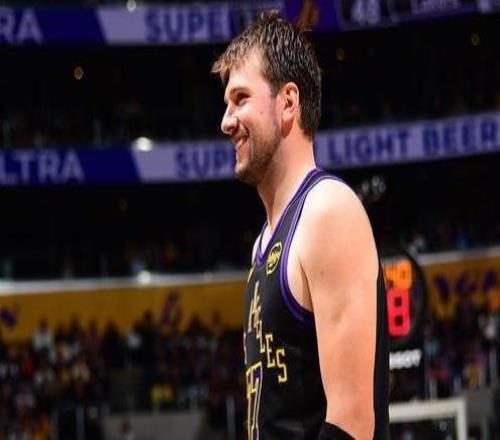 東契奇單場貢獻至少40分10助攻且0失誤成為湖人隊史首人