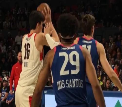 季后賽首秀6分5籃板！楊瀚森完成黑七，高原打球不容易