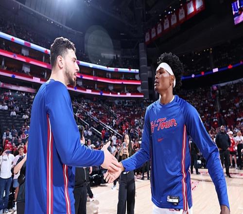 還命中了兩記長距離中投，火箭后場新星在進攻端的存在感有所提升