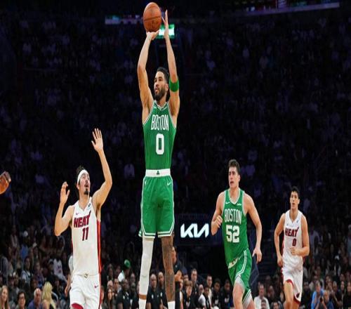 轟25+18+11，時隔406天再拿三雙！重傷10個月后神奇復出真要爭冠