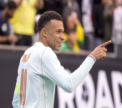 西甲球員月薪曝光：皇馬兩大球星并列第1，阿拉巴第3，萊萬(wàn)第4