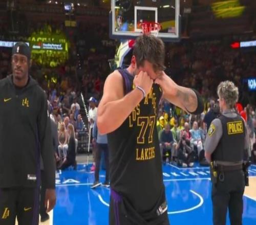 湖人43分慘??！東契奇腿筋拉傷退賽或無緣賽季評獎