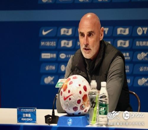 上海海港與云南玉昆賽前展現(xiàn)出的團(tuán)結(jié)力量，令人期待明日的精彩對決_中超直播