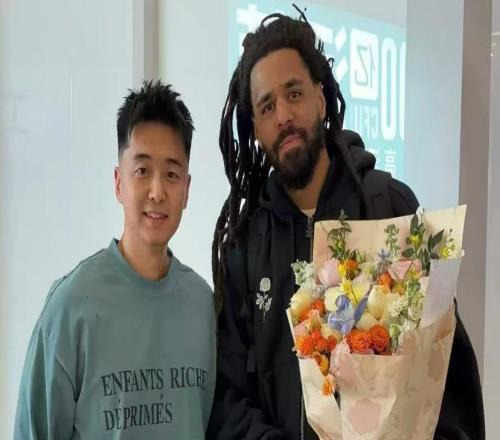 同曦不愧是網(wǎng)紅大隊(duì)！簽說唱歌手JCole，已跟隊(duì)訓(xùn)練，歷史第一檔