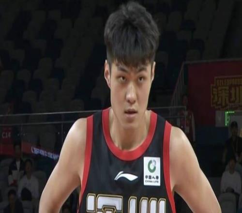 王浩然32分深圳大勝廣廈豪取八連勝，成為季后賽的鬼見愁