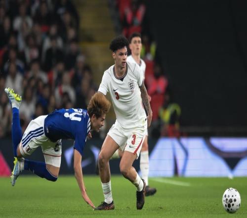 日本主帥曾遭曼聯歧視，如今日本10擊敗英格蘭，打臉曼聯