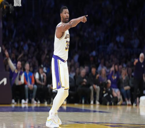 湖人隊2喜訊1不利！悍將缺戰雷霆，老詹再獲力挺，名宿點成功關鍵