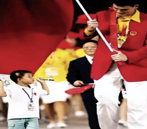 被姚明抱著上奧運的抗震小英雄，曾發(fā)誓考上清華，16年后成了這樣