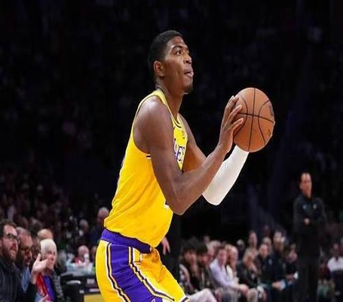 得分能力其實相當不錯，湖人到了季后賽應該給他更多出手機會