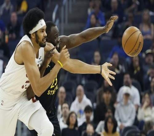 拉鋸戰(zhàn)！騎士?jī)H領(lǐng)先殘陣勇士7分：哈登7分3助，庫(kù)里按捺不住